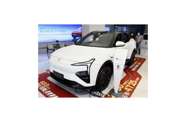 中国恒大集団初のEV「恒馳5」＝16日、北京（共同）