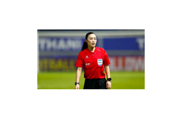 J1史上初！女性主審、山下良美さんが試合を裁く