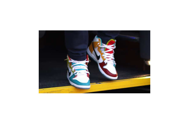 怪物ハーランドが履いてる「NIKEの両足色違いスニーカー」を調べてみた