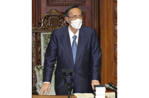 3日、衆院本会議に臨む細田議長