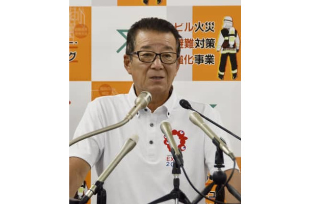 大阪市役所で記者会見する松井一郎市長＝6日午後