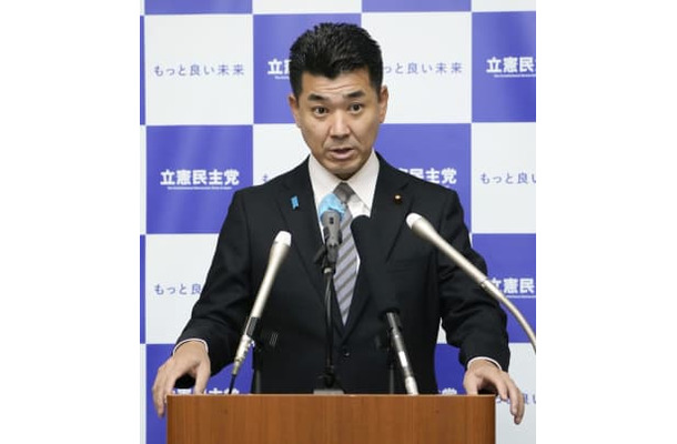 記者会見する立憲民主党の泉代表＝7日午前、国会