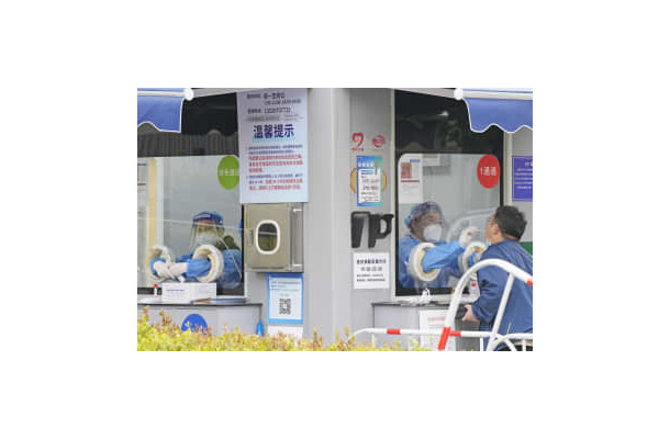 北京市内のPCR検査場＝12日（共同）