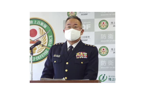 記者会見する吉田圭秀陸上幕僚長＝20日午後、防衛省