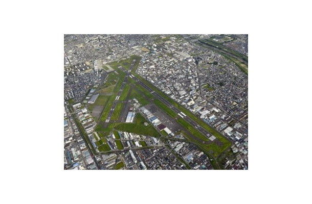 八尾空港＝2017年、大阪府八尾市