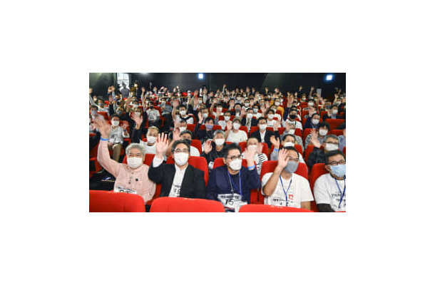 同姓同名の「タナカヒロカズ」さんが1カ所に集まる「タナカヒロカズ運動全国大会2022」＝29日午後、東京都渋谷区