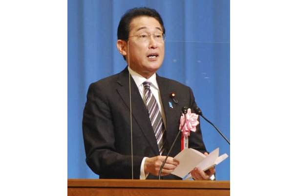 中小企業や小規模事業者でつくる商工会の全国大会であいさつする岸田首相＝10日午後、東京都渋谷区