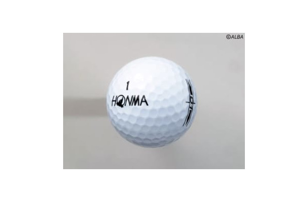 ボール部門で売り上げ1位の本間ゴルフ『D-1』（撮影：ALBA)