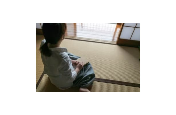 年金制度にまつわることは、難しい用語が多くて、ますます不安になってしまう人もいるのではないでしょうか。今回は、自営業の夫に先立たれた専業主婦の生活はどうしたらよいのか、遺族年金はもらえるのか、専門家が回答します。