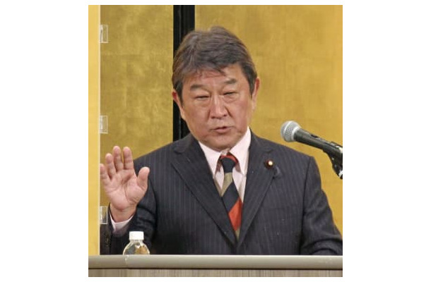 講演する自民党の茂木幹事長＝20日午後、金沢市