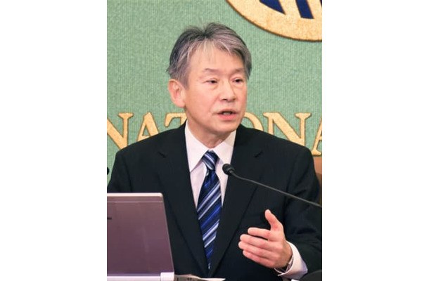 記者会見する原子力規制委の山中伸介委員長＝21日午後、東京・内幸町の日本記者クラブ