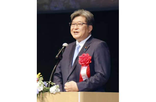 講演する自民党の萩生田政調会長＝23日午後、岐阜市