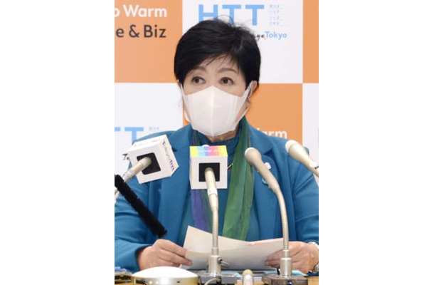 定例記者会見をする東京都の小池百合子知事＝25日午後、東京都庁