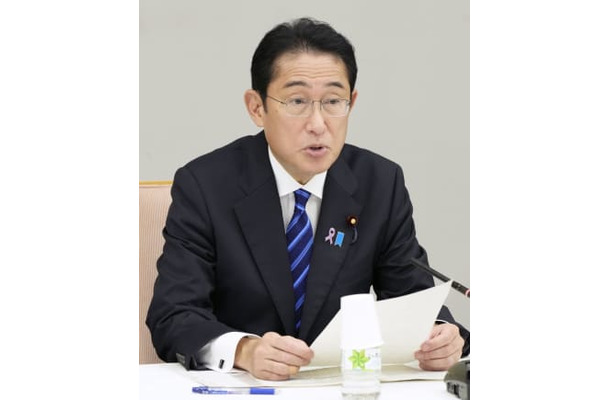 新しい資本主義実現会議の会合であいさつする岸田首相＝25日午後、首相官邸