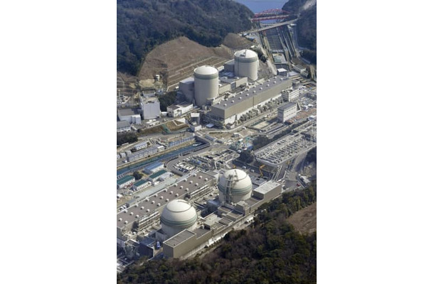 関西電力高浜原発。奥右から1号機、2号機、手前右から3号機、4号機＝福井県高浜町