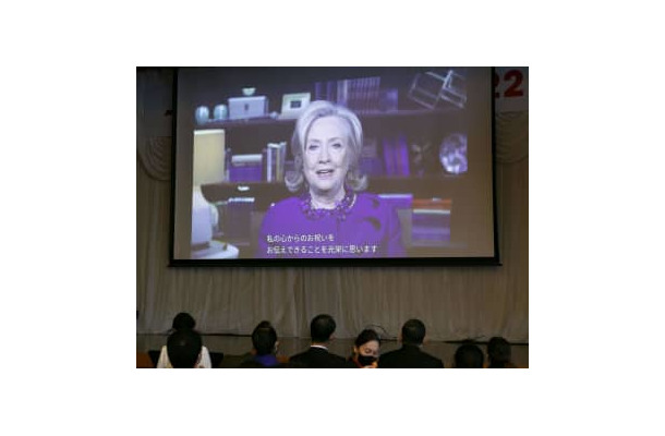 国際女性会議「WAW！」に寄せられたヒラリー・クリントン元米国務長官のビデオメッセージ＝3日午前、東京都港区