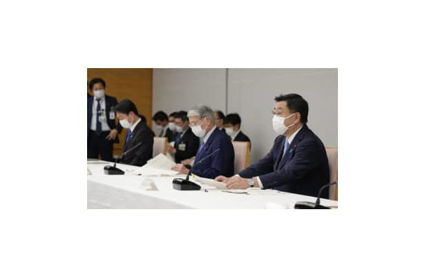 農林水産物・食品の輸出拡大に向けた関係閣僚会議であいさつする松野官房長官（右端）＝5日午後、首相官邸