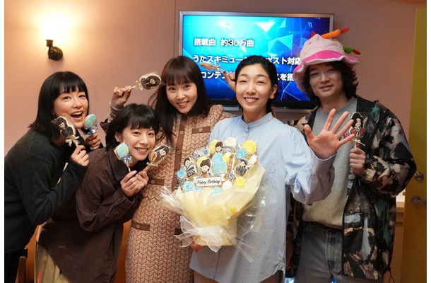 （左から）水川あさみ、夏帆、木南晴夏、安藤サクラ、染谷将太 （C）日本テレビ