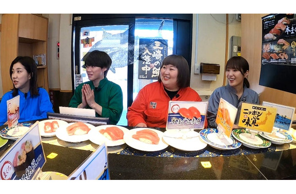 （左から）福田麻貴、大橋和也、かなで、高山一実（C）フジテレビ