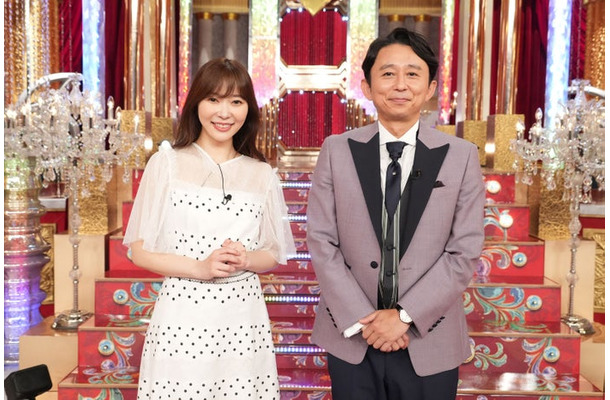 （左から）指原莉乃、有吉弘行（C）日本テレビ