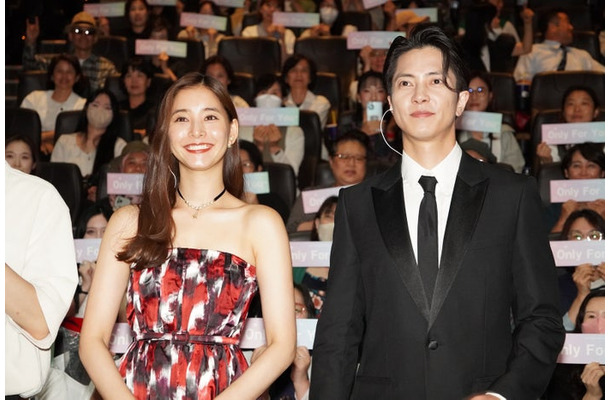 新木優子、山下智久（C）2023「SHL」partners