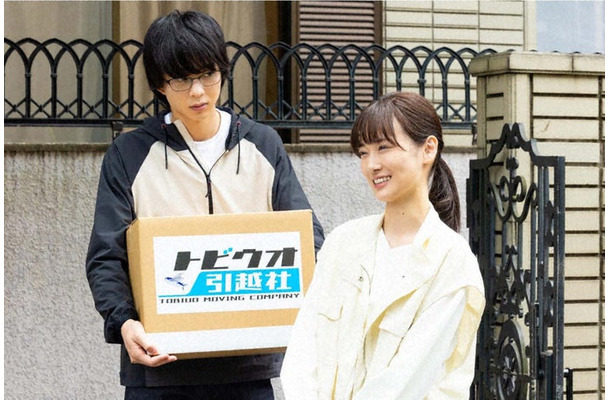 鈴木仁、山下美月「さらば、佳き日」第3話より（C）「さらば、佳き日」製作委員会