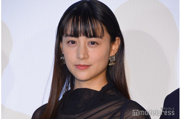 西畑大吾の寝坊を目撃した山本美月（C）モデルプレス