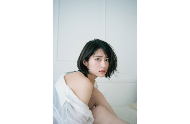 若月佑美「履きなれない靴を履き潰すまで」より／撮影：嶌村吉祥丸
