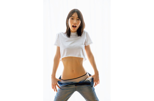 森川葵 写真集「Ebipilaf」収録カット（C）SDP