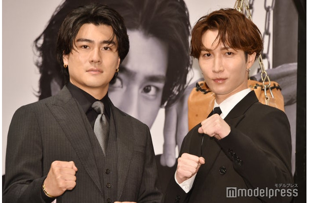 舞台「DREAM BOYS」製作発表に登壇した森本慎太郎、渡辺翔太（C）モデルプレス