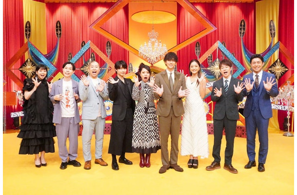 （左から）杉原千尋アナウンサー、岩井勇気、澤部佑、阿部顕嵐、ナヲ、三浦翔平、池田美優、陣内智則、榎並大二郎アナウンサー（C）フジテレビ