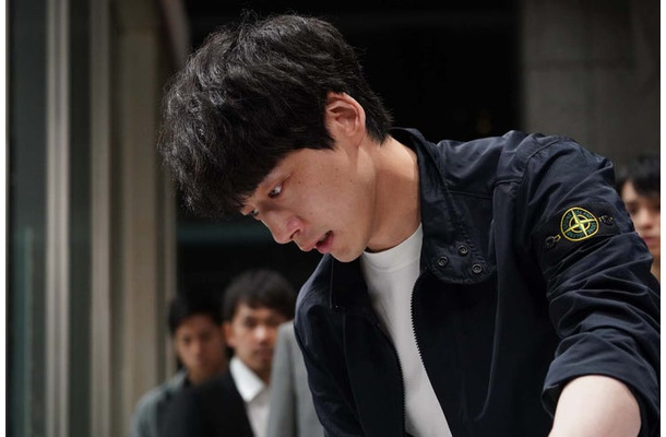 坂口健太郎「CODE―願いの代償―」第1話より（C）読売テレビ・日本テレビ