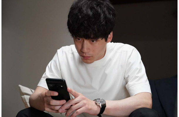 坂口健太郎「CODE―願いの代償―」第2話より（C）読売テレビ・日本テレビ