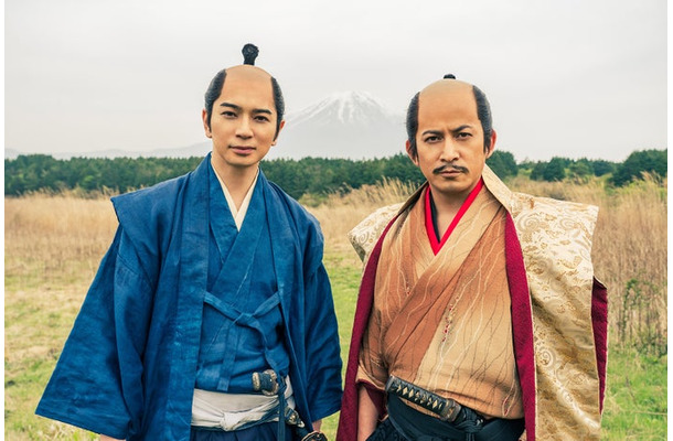 松本潤、岡田准一（C）NHK