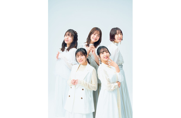 （上段左から）竹達彩奈、伊藤美来、花澤香菜（下段左から）水瀬いのり、佐倉綾音（画像提供：講談社）
