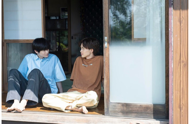 西垣匠、草川拓弥「みなと商事コインランドリー2」第2話より（C）缶爪さわ・椿ゆず／KADOKAWA／「みなと商事コインランドリー2」製作委員会