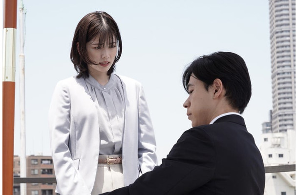 小芝風花、成田凌「転職の魔王様」第2話より（C）カンテレ