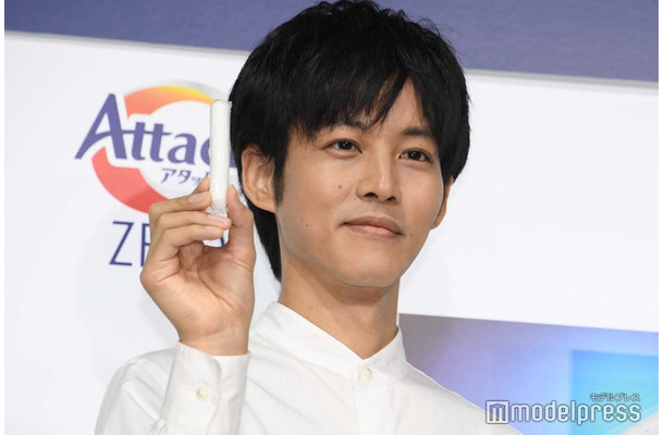 新商品発表会に登壇した松坂桃李（C）モデルプレス