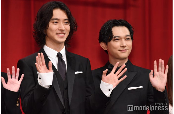 山崎賢人、吉沢亮 （C）モデルプレス