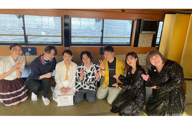 （左から）朝日奈央、菊池風磨、吉永小百合、二宮和也、陣内智則、福田、かなで（C）日本テレビ