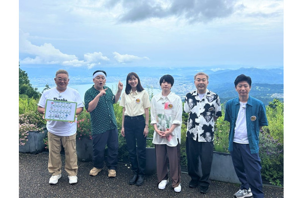 （左から）サンドウィッチマン（伊達みきお、富澤たけし）、飯豊まりえ、西畑大吾、フットボールアワー（岩尾望、後藤輝基）（C）テレビ朝日