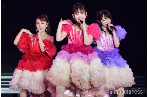 高橋みなみ、小嶋陽菜、峯岸みなみ（C）モデルプレス