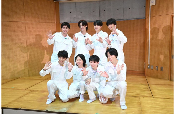 メンバーカラーを発表するGo!Go!kids（提供写真）