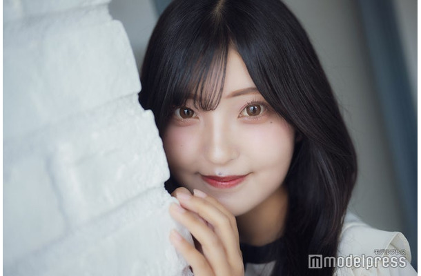 モデルプレスのインタビューに応じた水越侑季さん（C）モデルプレス