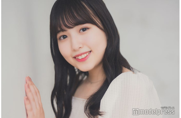 モデルプレスのインタビューに応じた辻村麻琴さん（C）モデルプレス