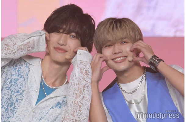 キュートな“みちながハート”で沸かせた道枝駿佑＆長尾謙杜（C）モデルプレス