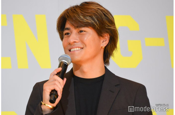 “LAスタイル”で通勤する森本慎太郎（C）モデルプレス