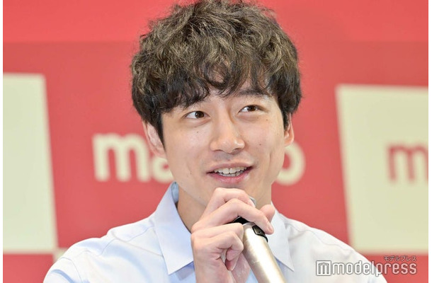 自身の“爽やか”ビジュアルを自画自賛する坂口健太郎（C）モデルプレス