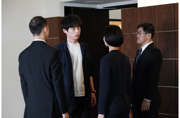 坂口健太郎「CODE―願いの代償―」第9話より（C）読売テレビ・日本テレビ
