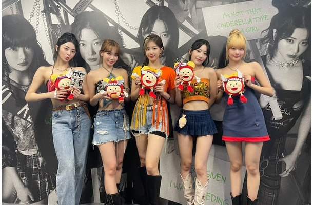 HUH YUNJIN、KIM CHAEWON、KAZUHA、SAKURA、HONG EUNCHAE／LE SSERAFIM（P）＆（C）SOURCE MUSIC